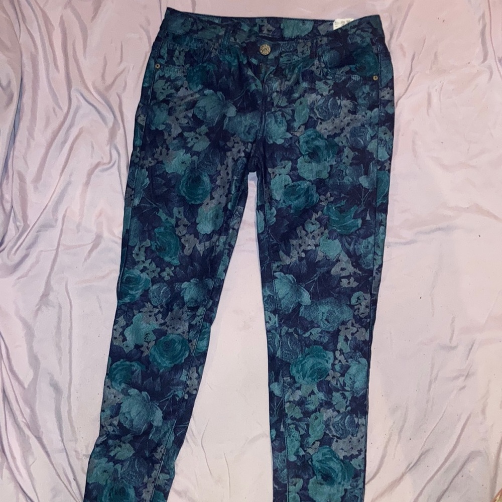 Blue turquoise flowered skinny jeans